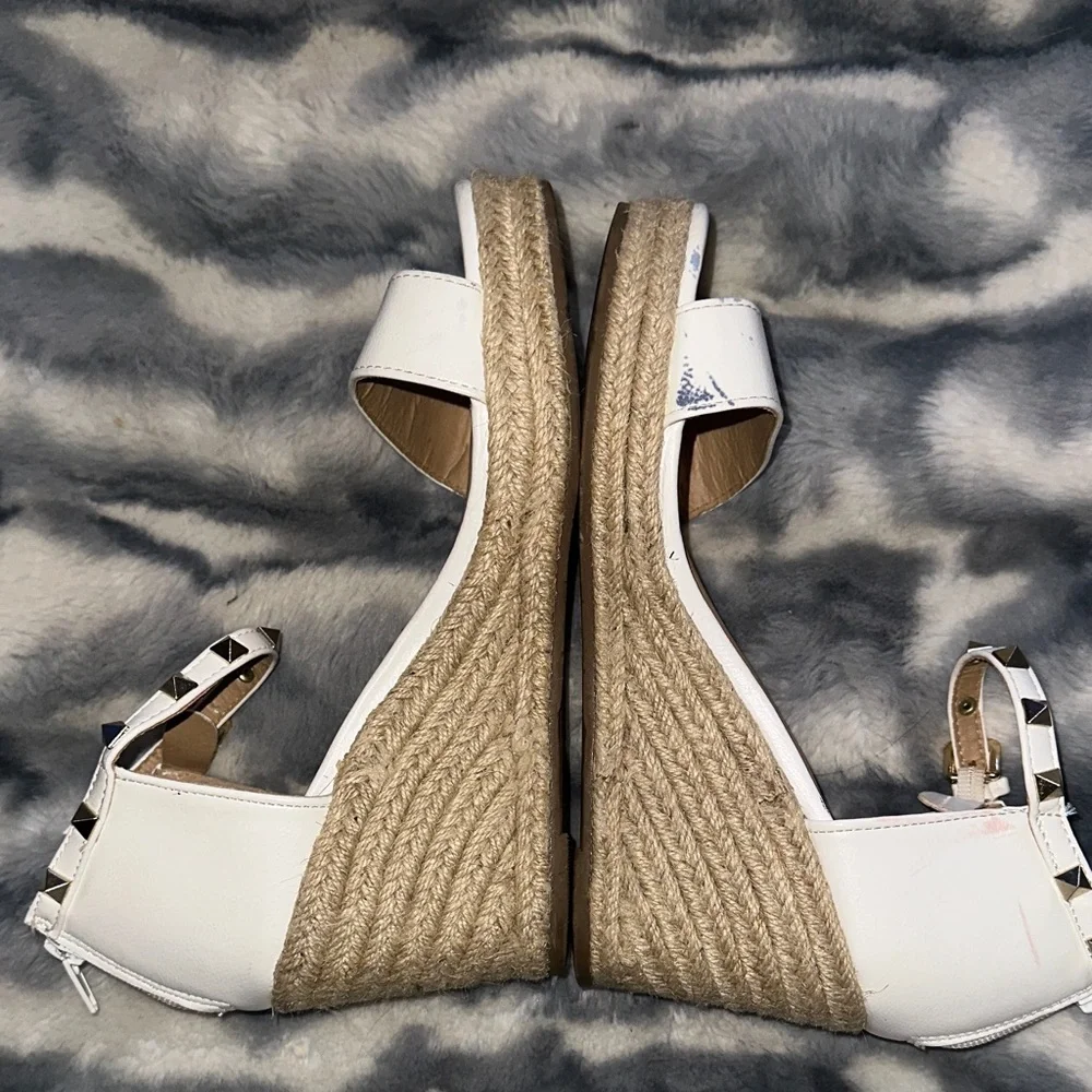 Espirit Romy White Wedge Sandals w/Gold Studded Ankle Straps - 7.5